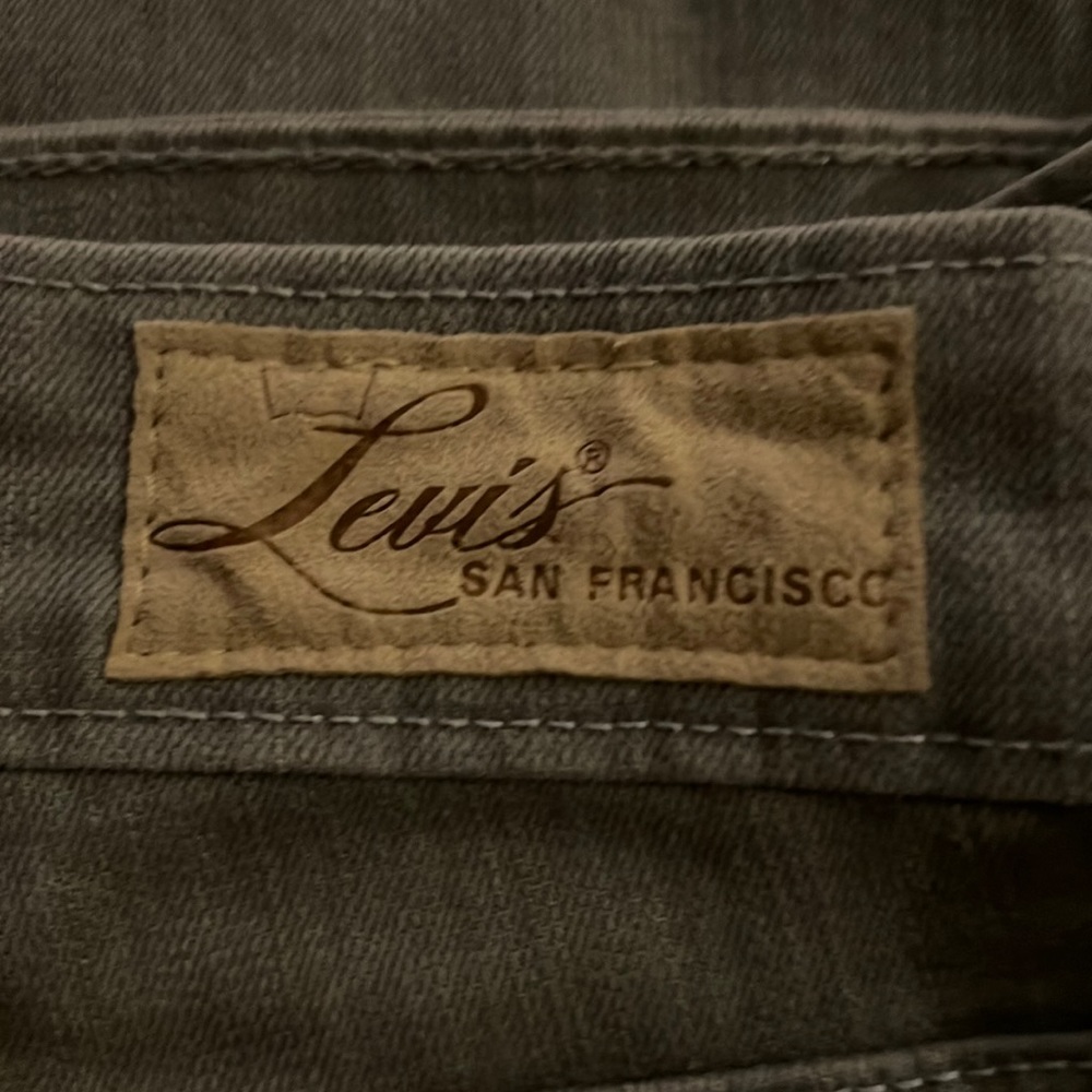 Levi straight leg. Gray jeans.  Women size 6/28